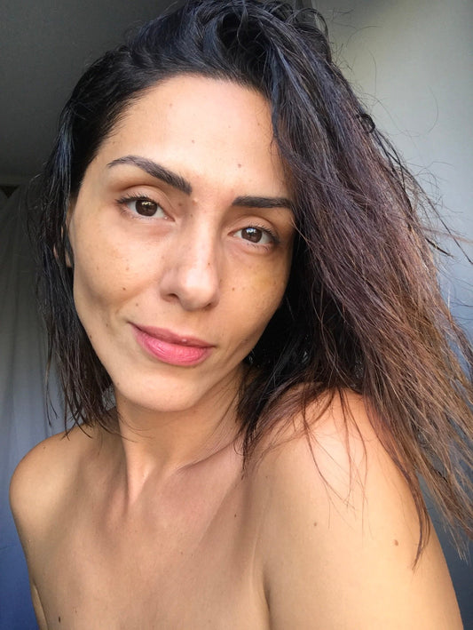 Cabelo oleoso e pele oleosa: existe alguma relação?