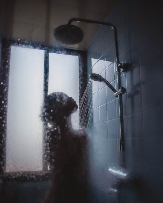Banho quente: água quente faz mal para a pele?