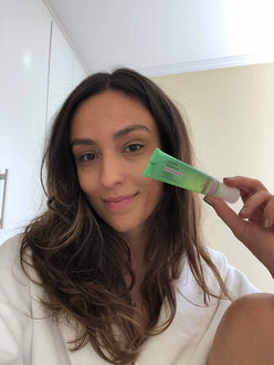 Oleosidade da pele controlada com o Sérum Antiacne