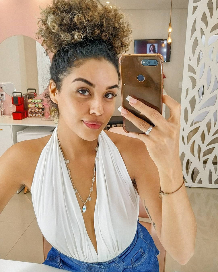 #vivasuapele: Thayná Mello e a jornada de amor pela pele