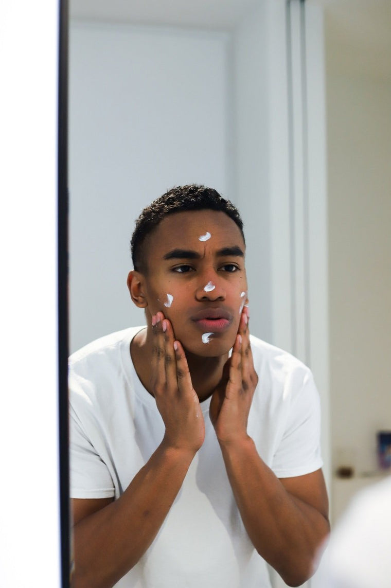Reação a cosméticos: por que isso acontece e o que fazer?