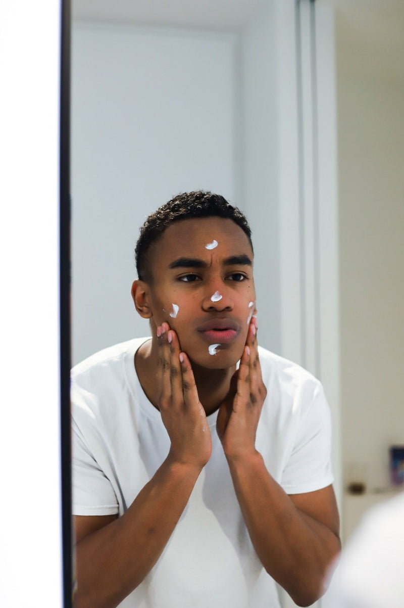 Reação a cosméticos: por que isso acontece e o que fazer?