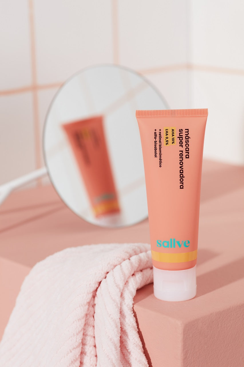 AHAs x LHA x retinol biomimético: o trio poderoso da Máscara Super Renovadora