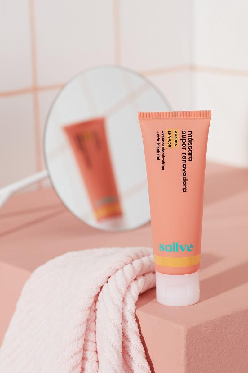 AHAs x LHA x retinol biomimético: o trio poderoso da Máscara Super Renovadora