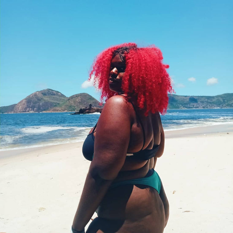 #grandesgostosas: Livia Moreira à beira-mar