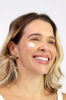 Poros ficam dilatados apenas pela oleosidade?