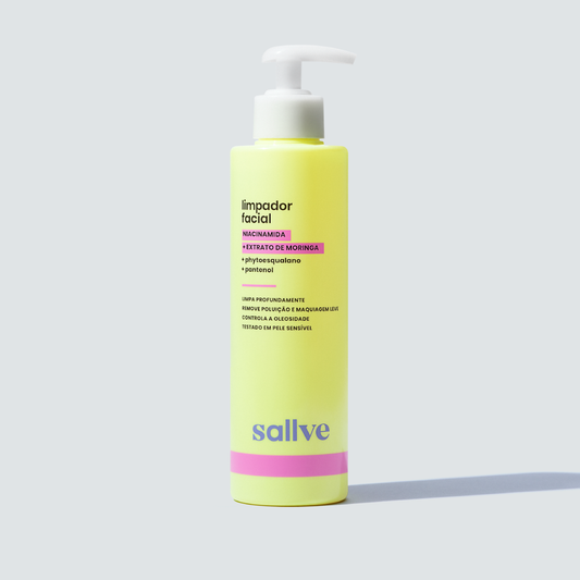 A importância de se usar um limpador específico para o rosto