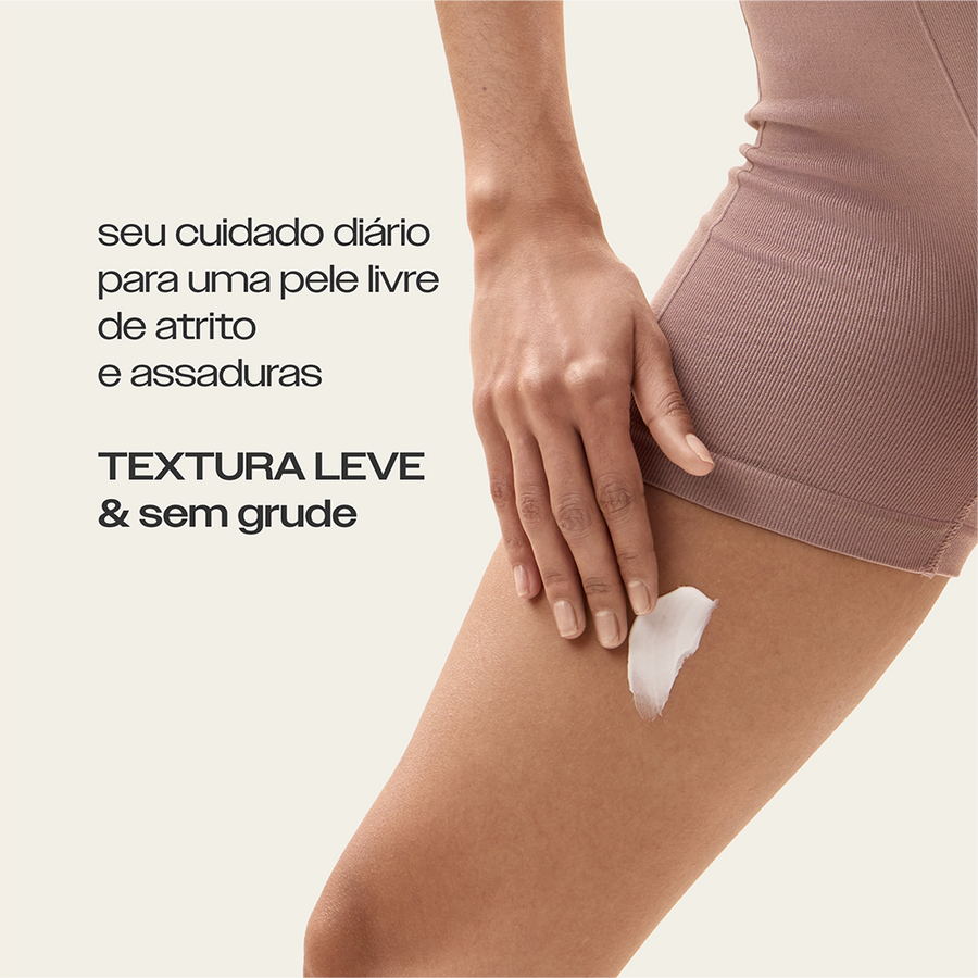 Hidratante Antiatrito Sallve aplicado na coxa – cuidado diário para uma pele livre de atrito e assaduras, textura leve e sem grude