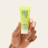 Hidratante Antioleosidade Sallve 40g na mão – hidratante de rápida absorção para pele oleosa