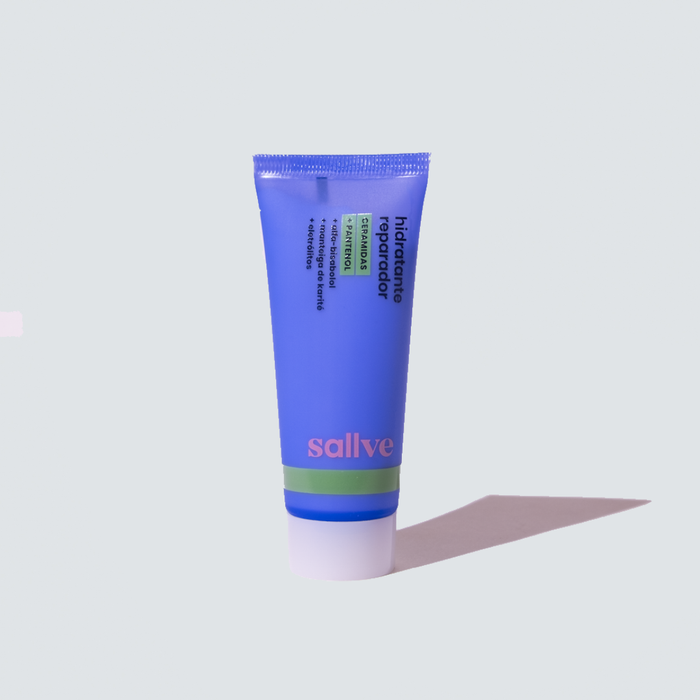 Hidratante Reparador Sallve em bisnaga azul com ceramidas e pantenol para reparar e hidratar a pele seca e sensível