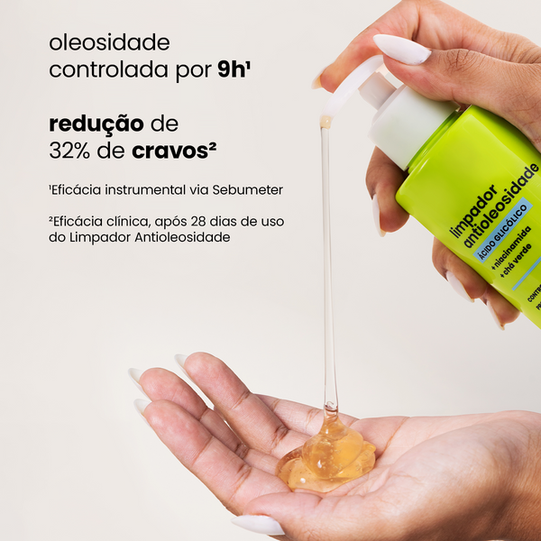 Textura do Limpador Antioleosidade da Sallve sendo aplicada na mão, com destaque para redução de cravos e controle da oleosidade por 9h.