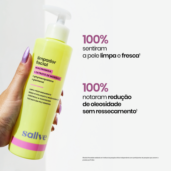 Mão segurando o Limpador Facial Sallve com destaque para resultados de testes clínicos: pele limpa e fresca, redução da oleosidade sem ressecar.