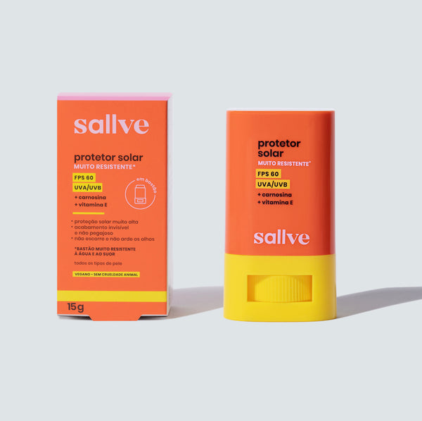 Protetor Solar Bastão FPS 60 Muito Resistente da Sallve ao lado da embalagem de cartucho, com destaque para os ativos carnosina e vitamina E.