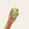 Tônico Antiacne Sallve 120ml na mão – tônico adstringente para pele acneica