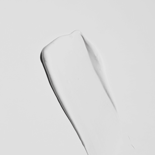 Textura leve e sem resíduos do protetor solar corporal Sallve FPS 50.